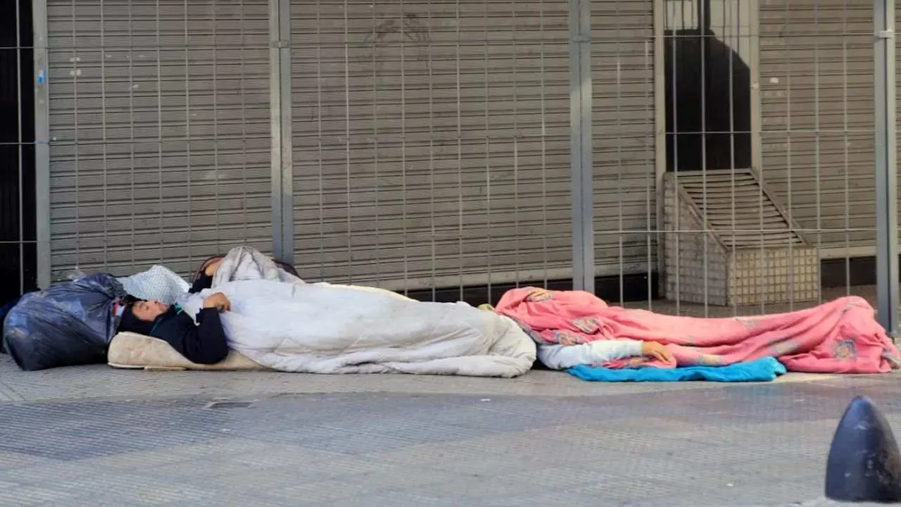 En un año aumentó un 30% la cantidad de personas que viven en la calle en la Ciudad