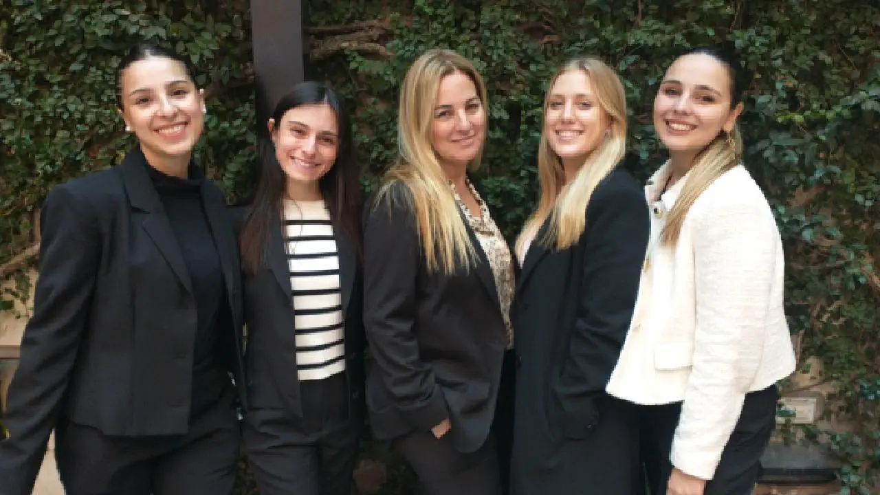 La empresa cuenta con un equipo de más de 30 profesionales, en su mayoría mujeres