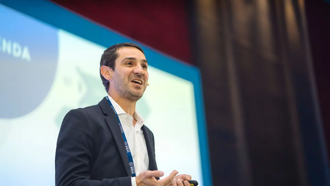 El gerente de Supply Chain y Mejora de Procesos de PAE, Mariano Vázquez, representando a la empresa.