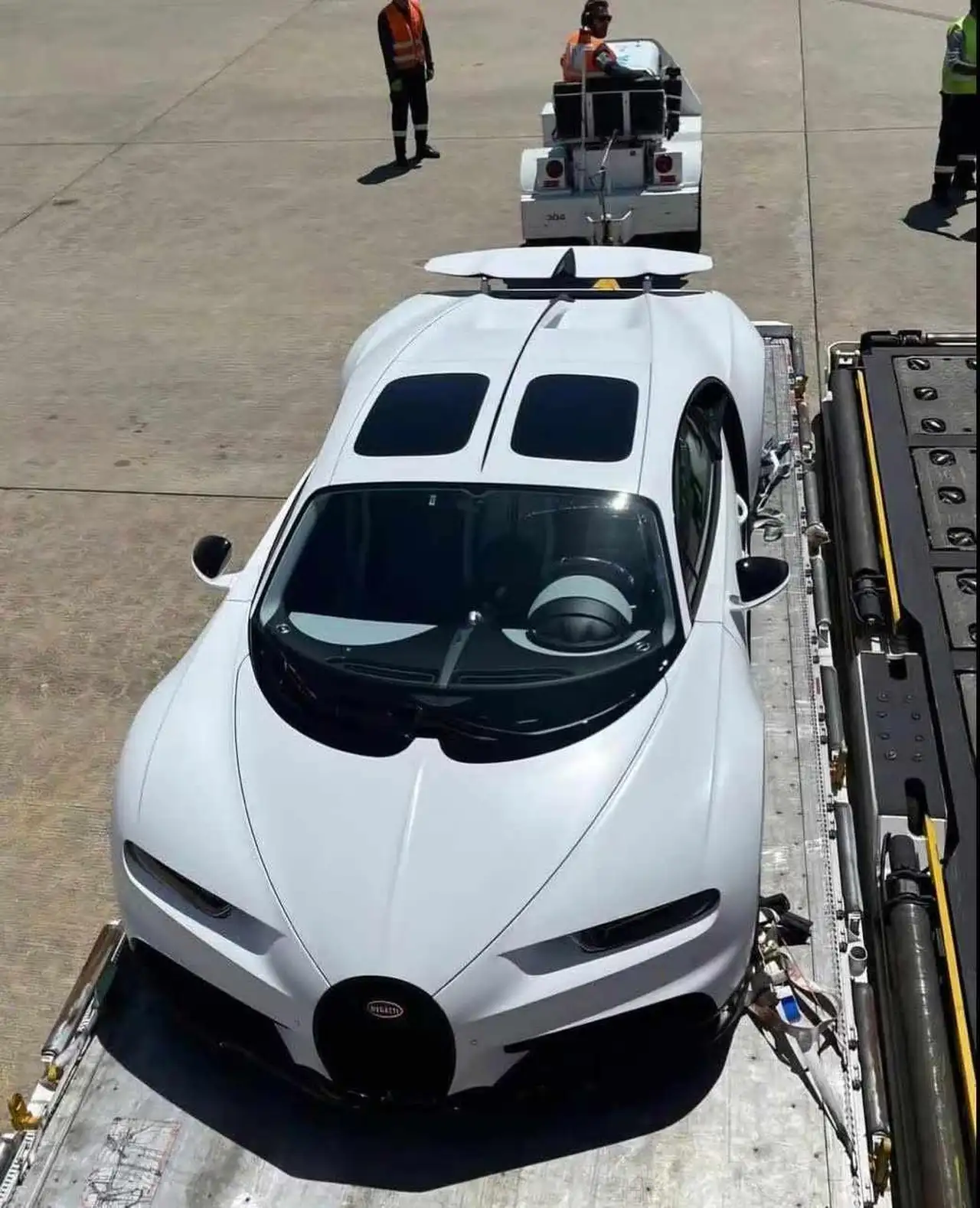 El auto que un argentino se trajo en un vuelo desde Miami