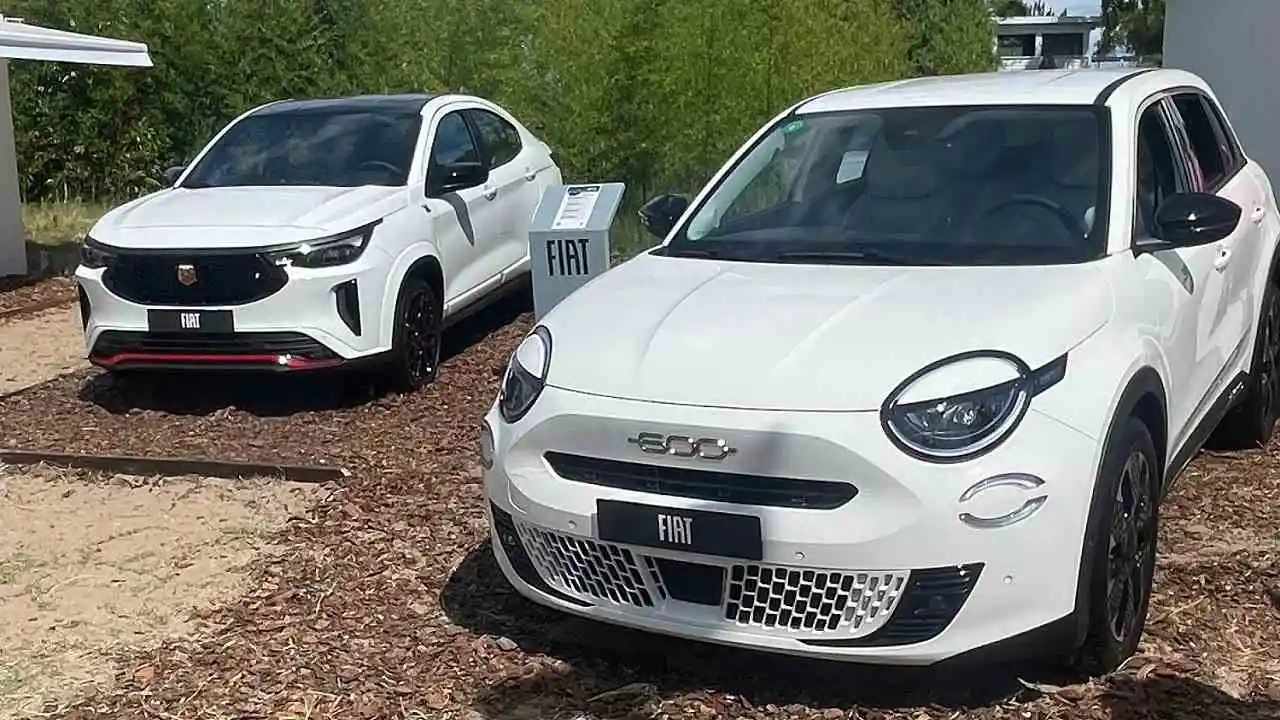 Junto con el 600, la gama Abarth está exhibida en el stand del Summer Car Show.