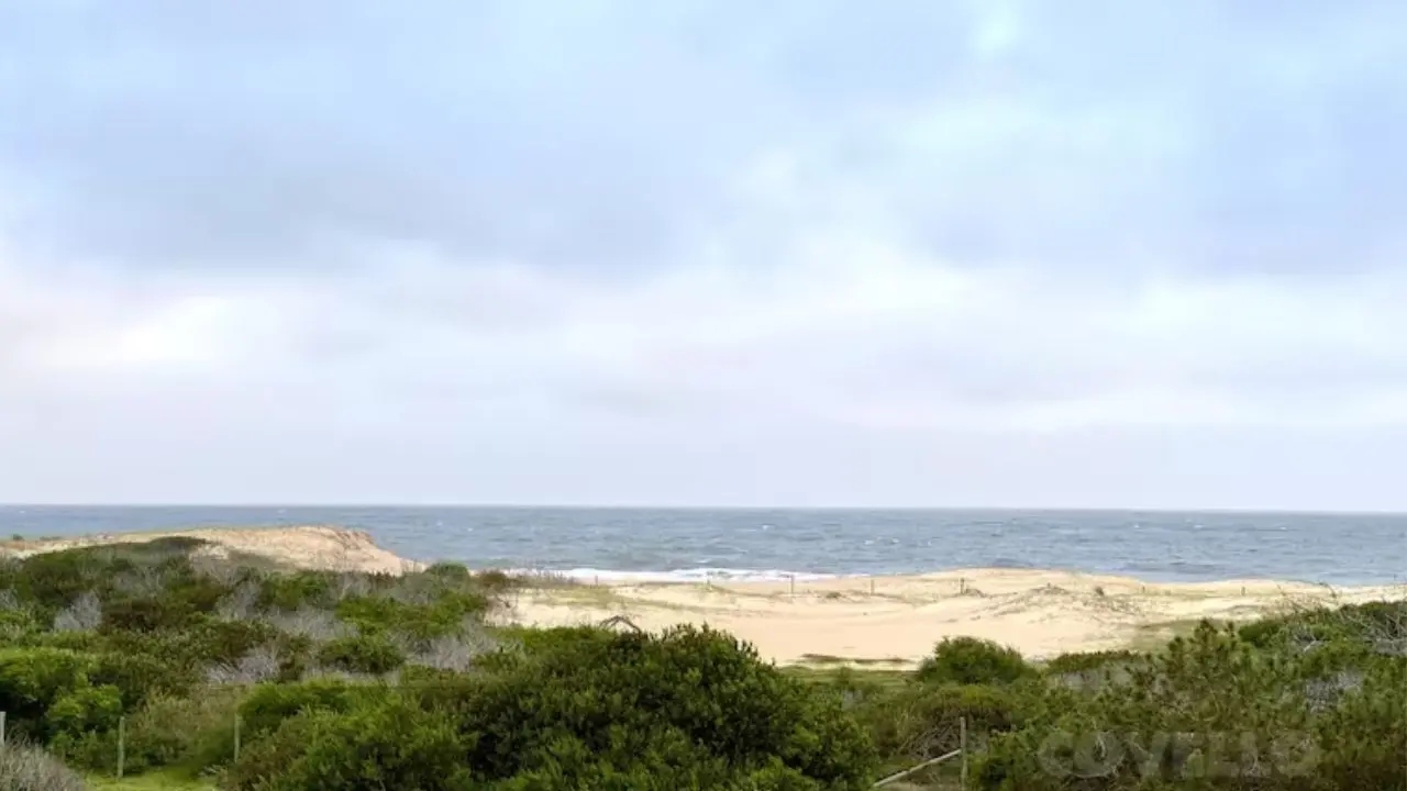 Así es la vista desde la lujosa casa, ubicada a pocos metros del mar