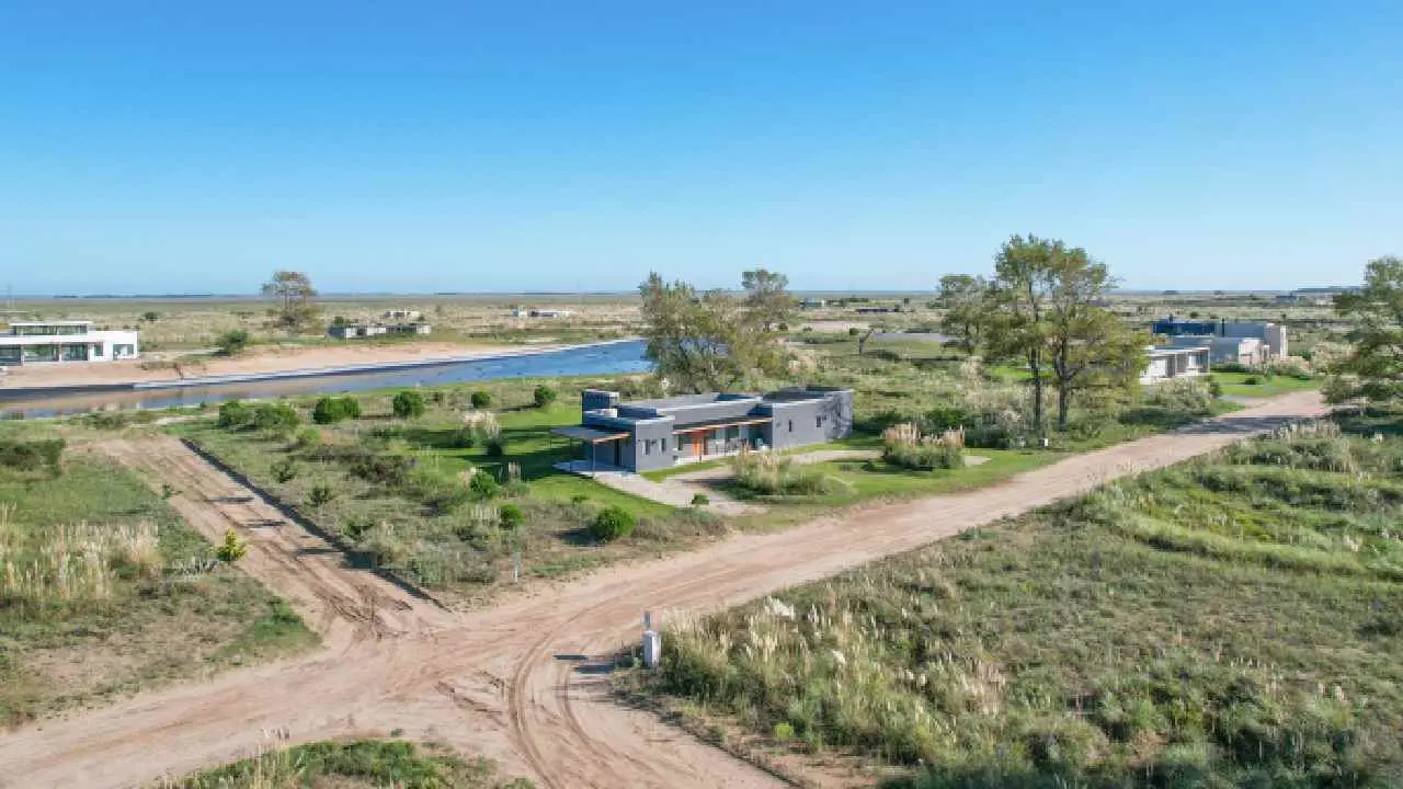 Venden chacras a metros del mar y pegadas a una reserva natural: cuánto cuesta el m2