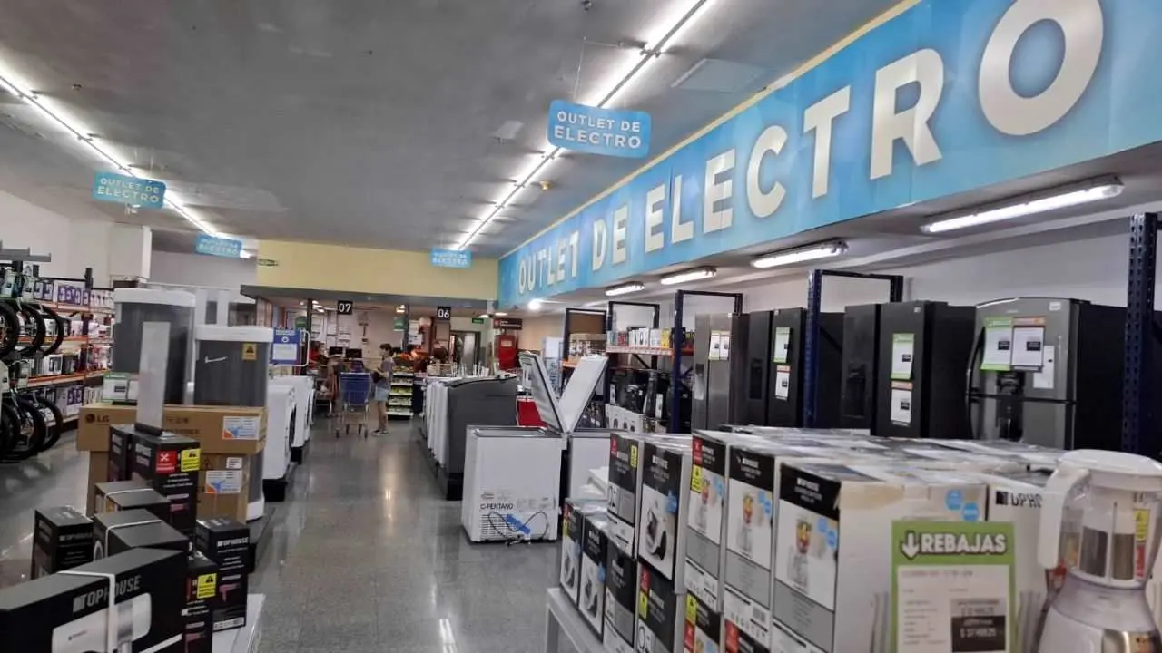 outlet de coto vende televisores y computadoras baratas