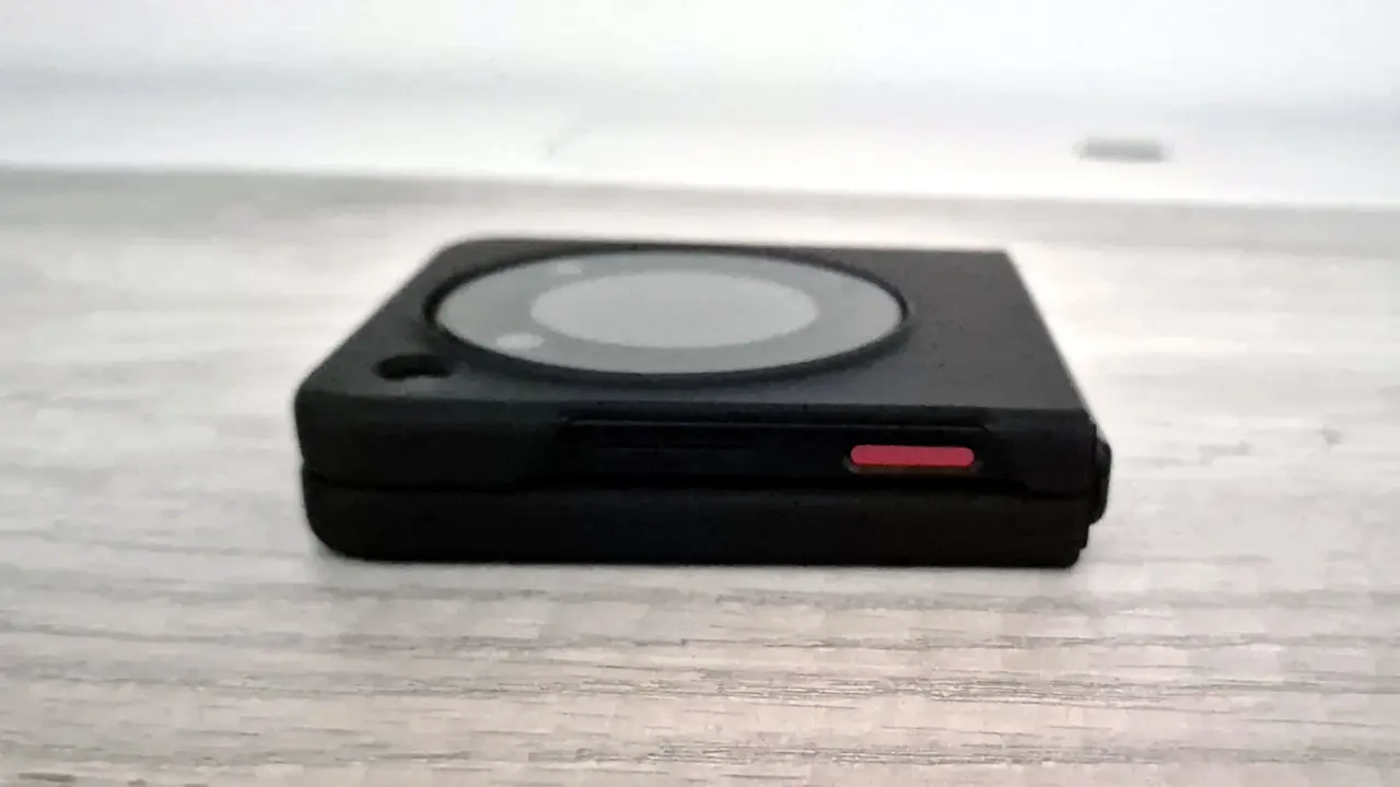 El sensor de huella dactilar del Nubia Flip 5G está en un lateral.