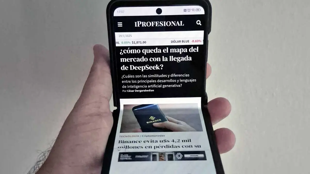 Nubia Flip 5G plegado.