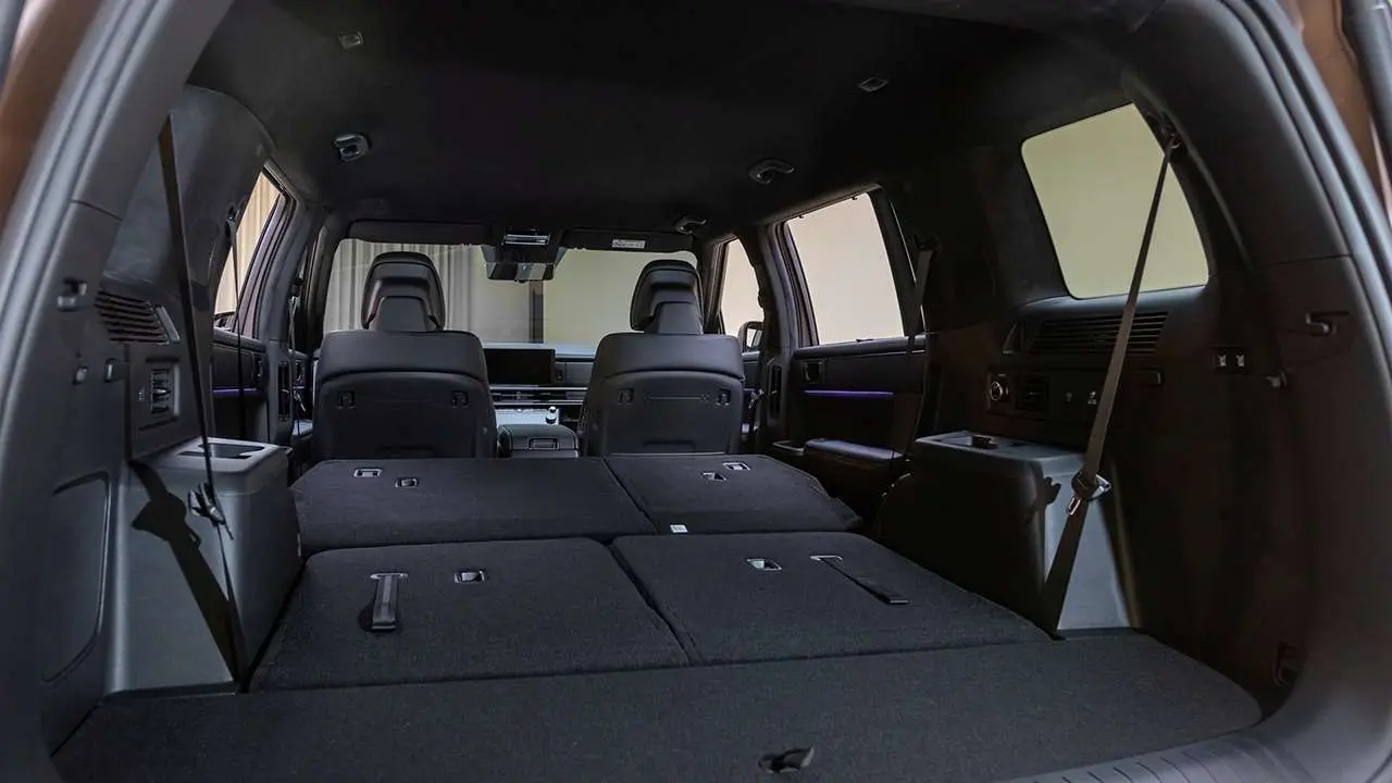 El Hyundai Santa Fe tiene espacio para 7 pasajeros.
