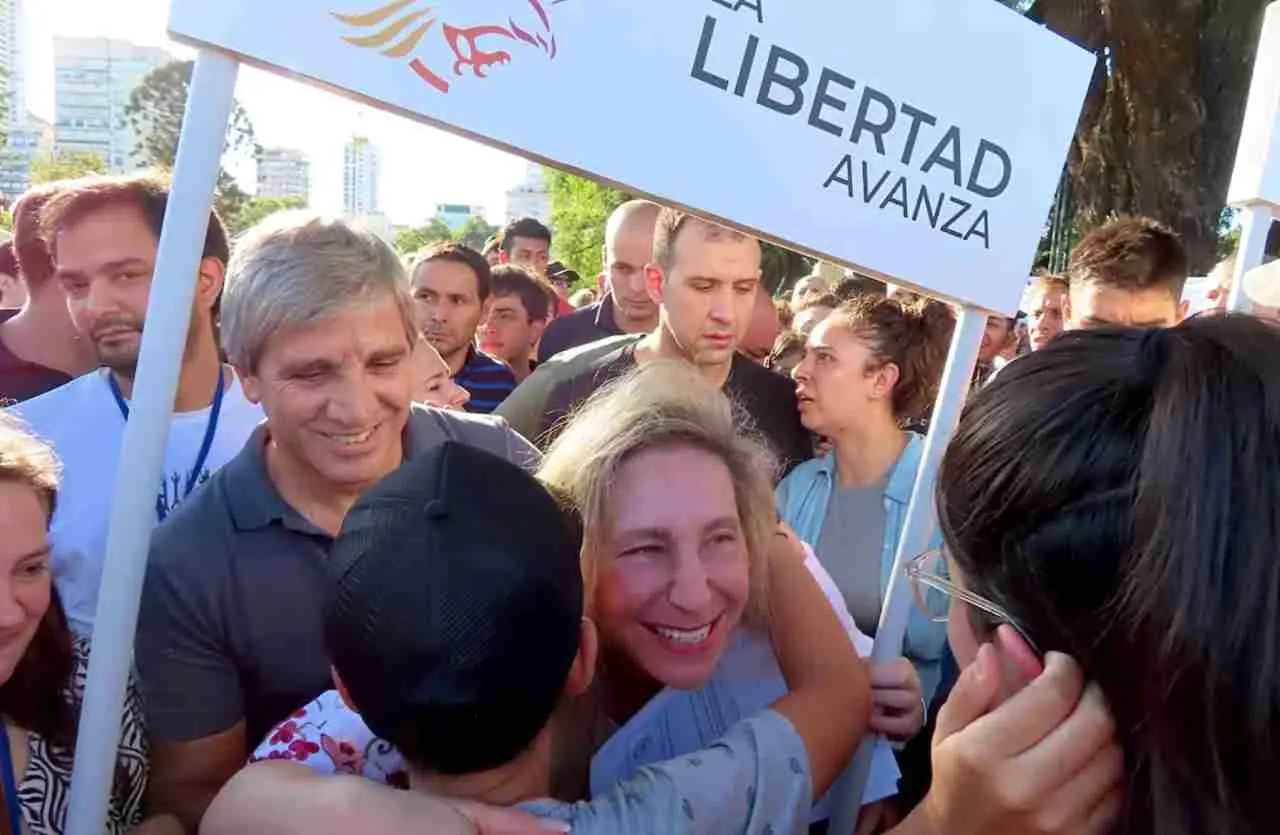 En plena polémica por la criptomoneda $LIBRA, La Libertad Avanza realizó una nueva jornada de afiliación en CABA, con Karina Milei y Luis Caputo al frente