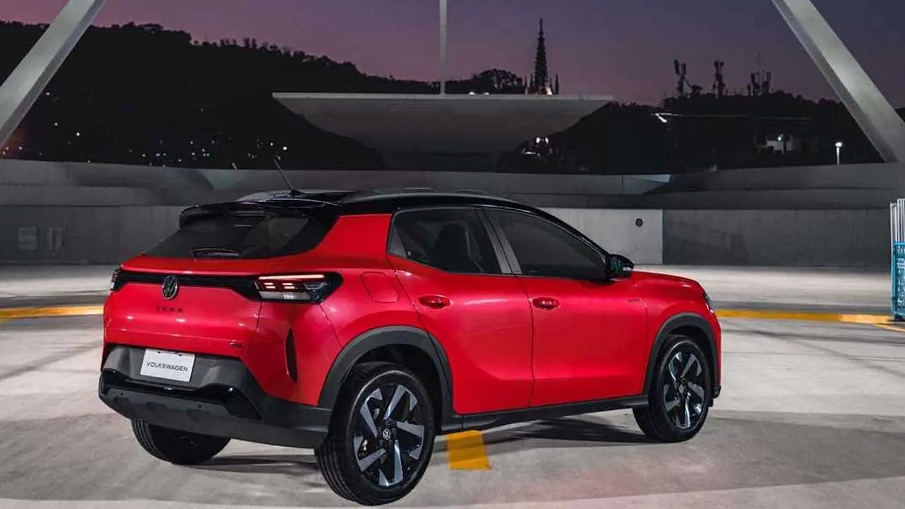 El diseño de atrás es con el techo caído, como los SUV coupé.
