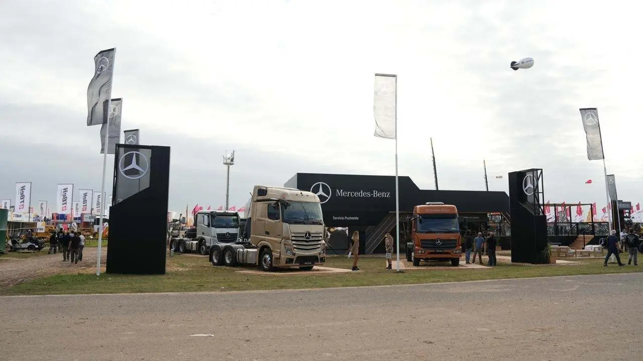 Mercedes Benz presenta sus nuevos camiones y servicios
