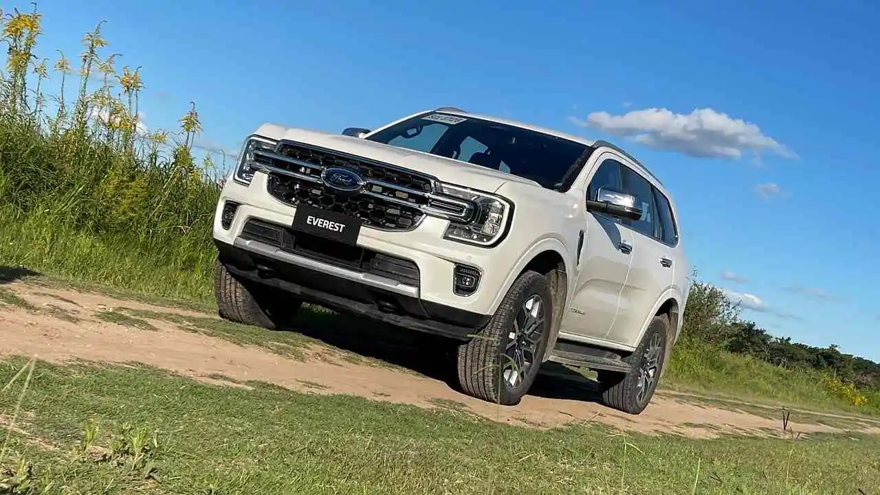 El nuevo Everest se posiciona para competir entre los SUV grandes.