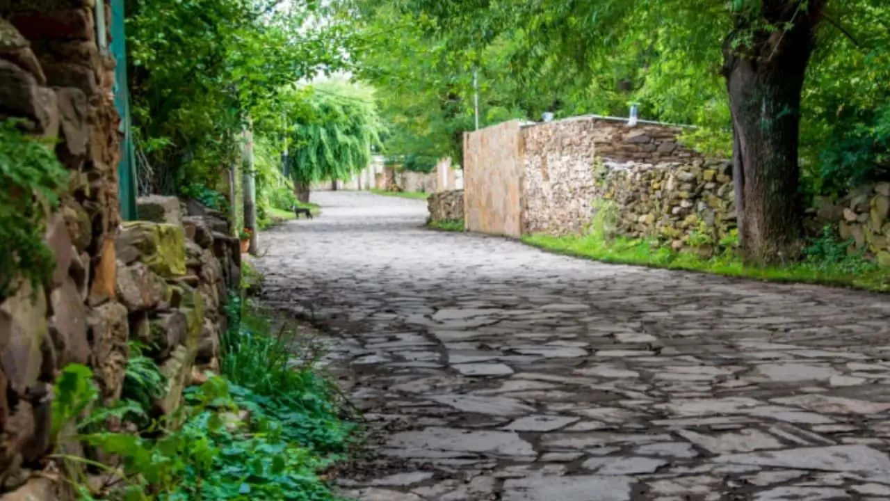 Se trata de un lugar que conserva la fachada de piedras