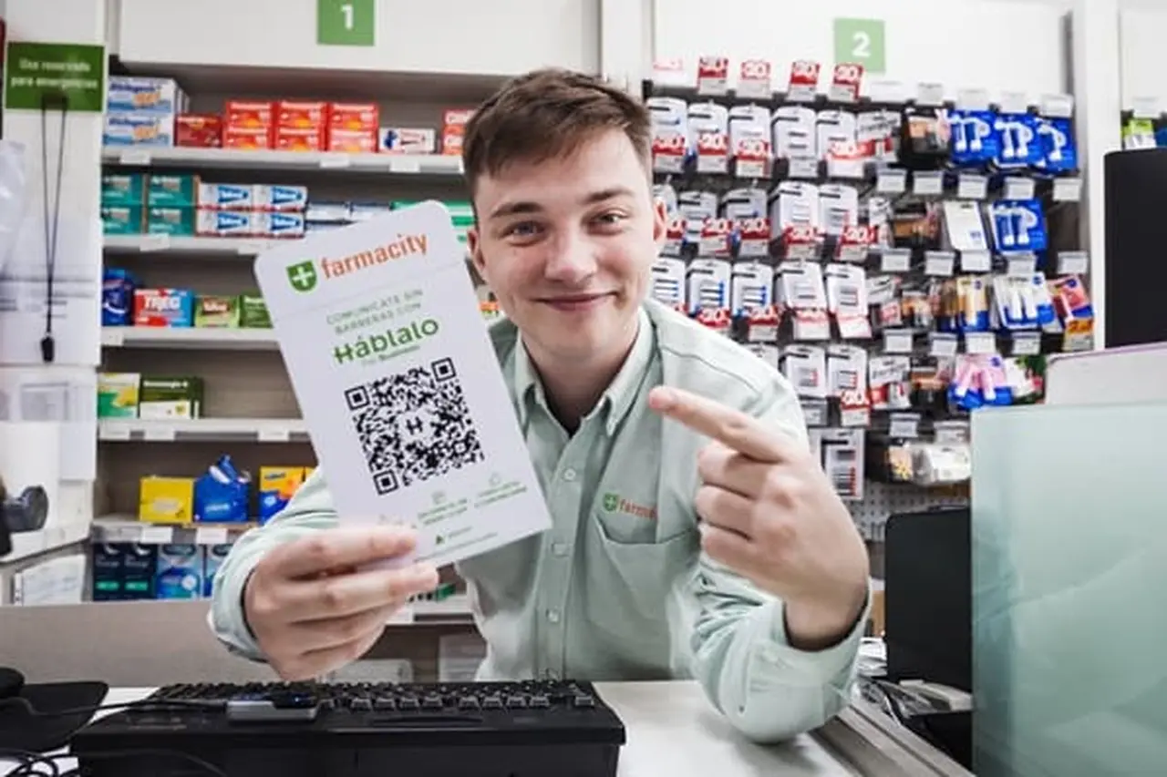 Farmacity y Simplicity incorporan la aplicación Háblalo en sus tiendas