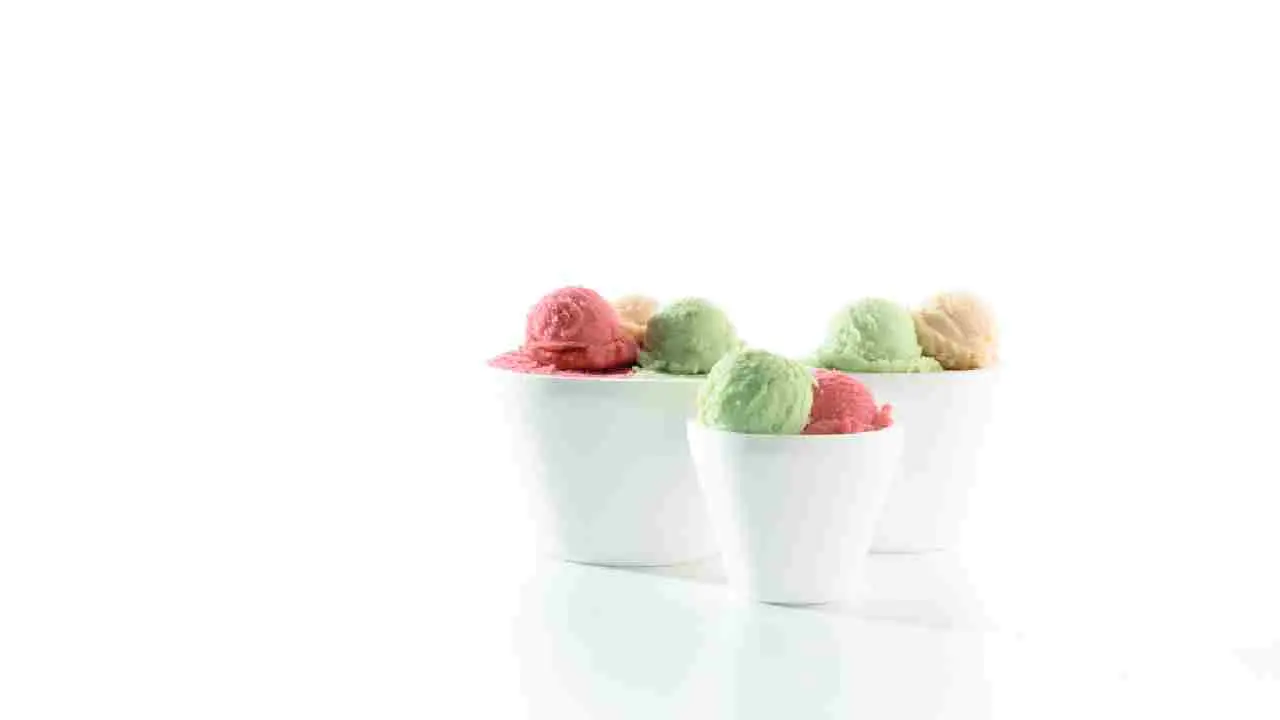 Chau telgopor: en Córdoba fabrican envases para helados que se descomponen en tiempo récord