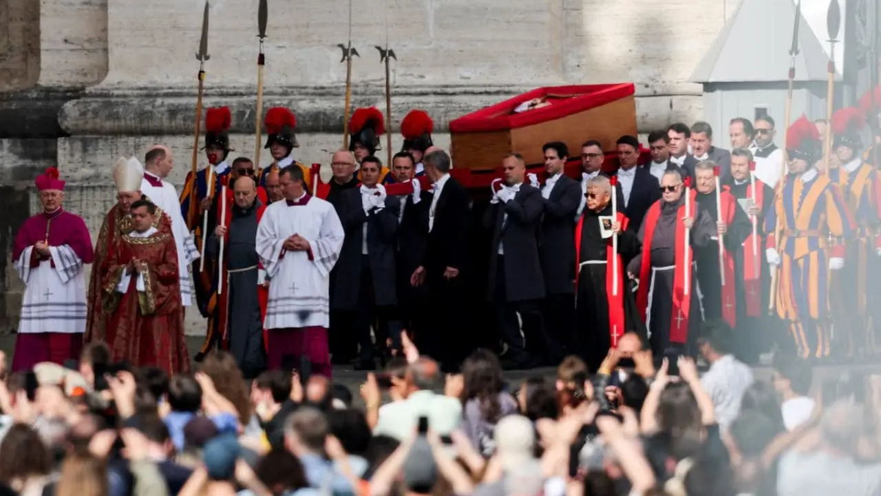 El solemne traslado del papa Francisco a la Basílica de San Pedro