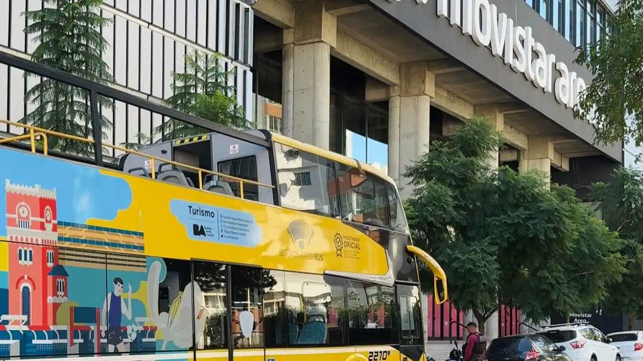 El Bus Turístico por las calles de Villa Crespo