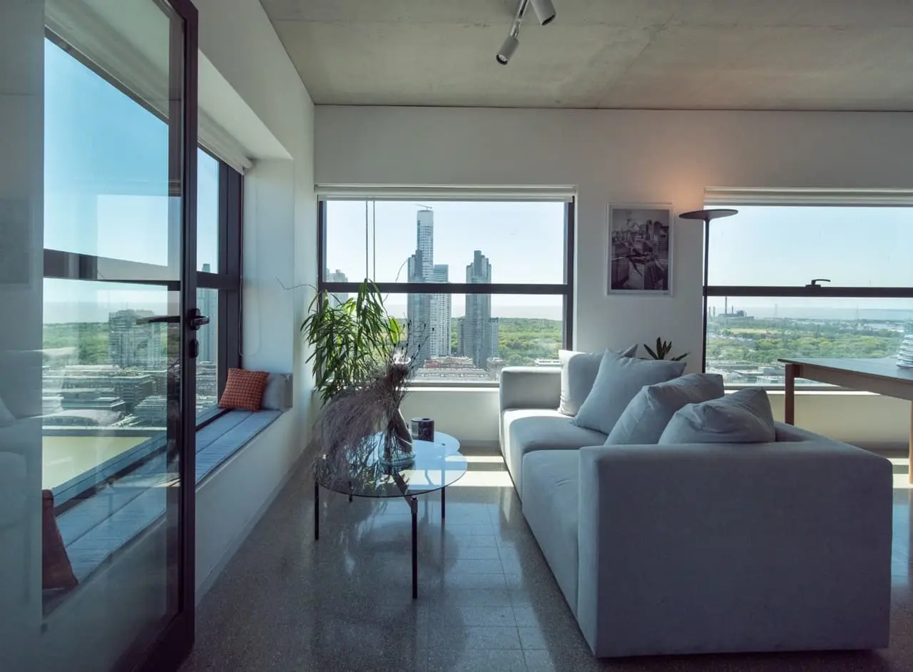 Gimnasio, coworking, SUM y rooftop con algunas de las amennities