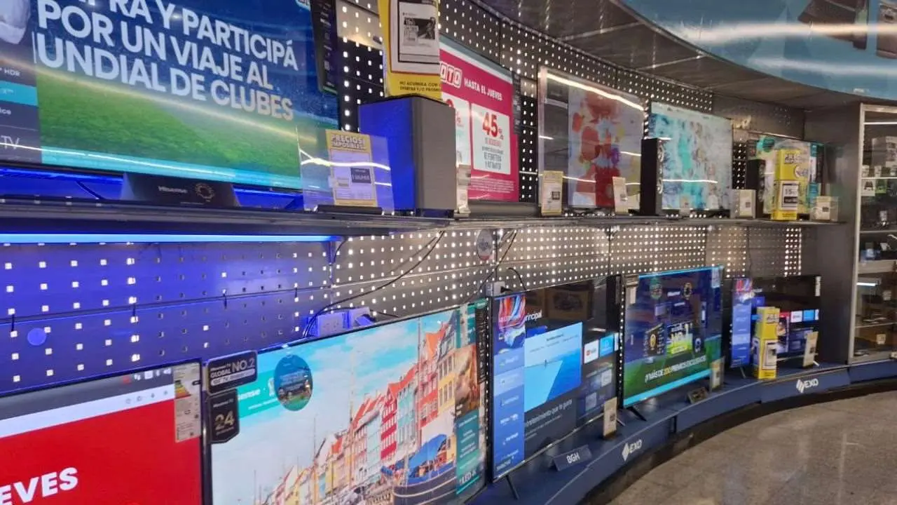 Coto y carrefour venden televisores con descuentos y en cuotas