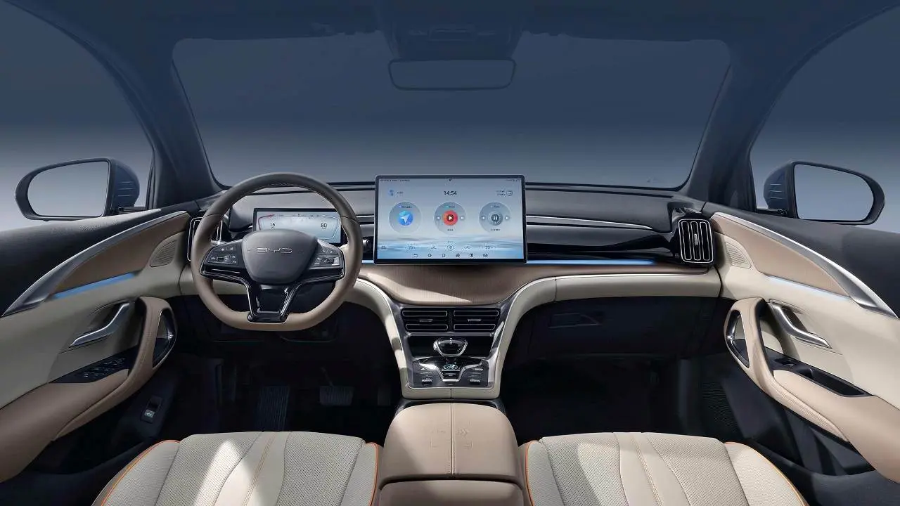 Interior del tablero frontal BYD Songo Pro. Foto oficial