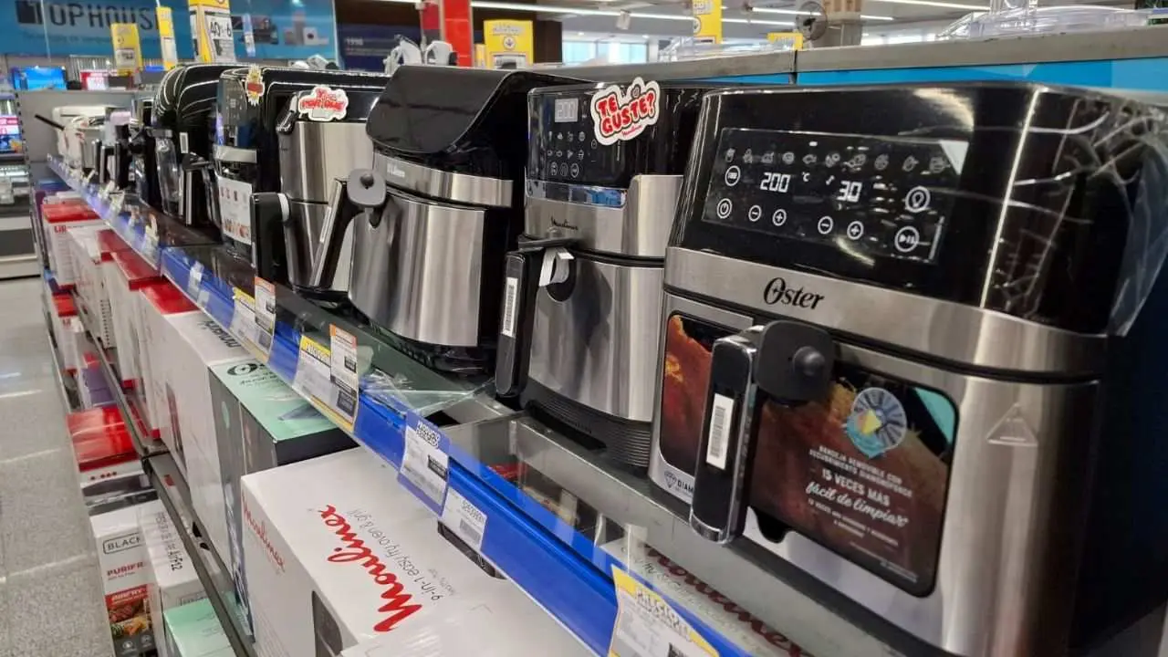 Supermercados liquidan freidoras de aire con cuotas sin interés y rebajas especiales de hasta 60%