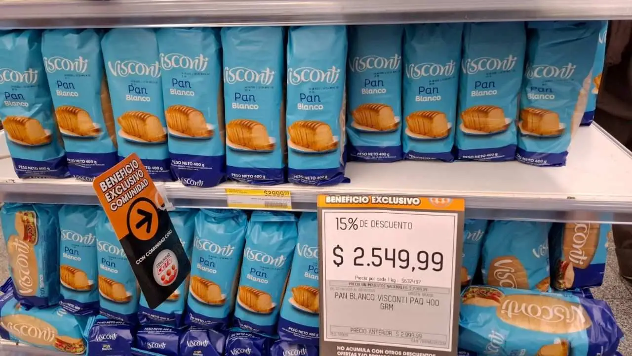 El pan lactal Visconti, importado de Brasil, más barato que las marcas locales