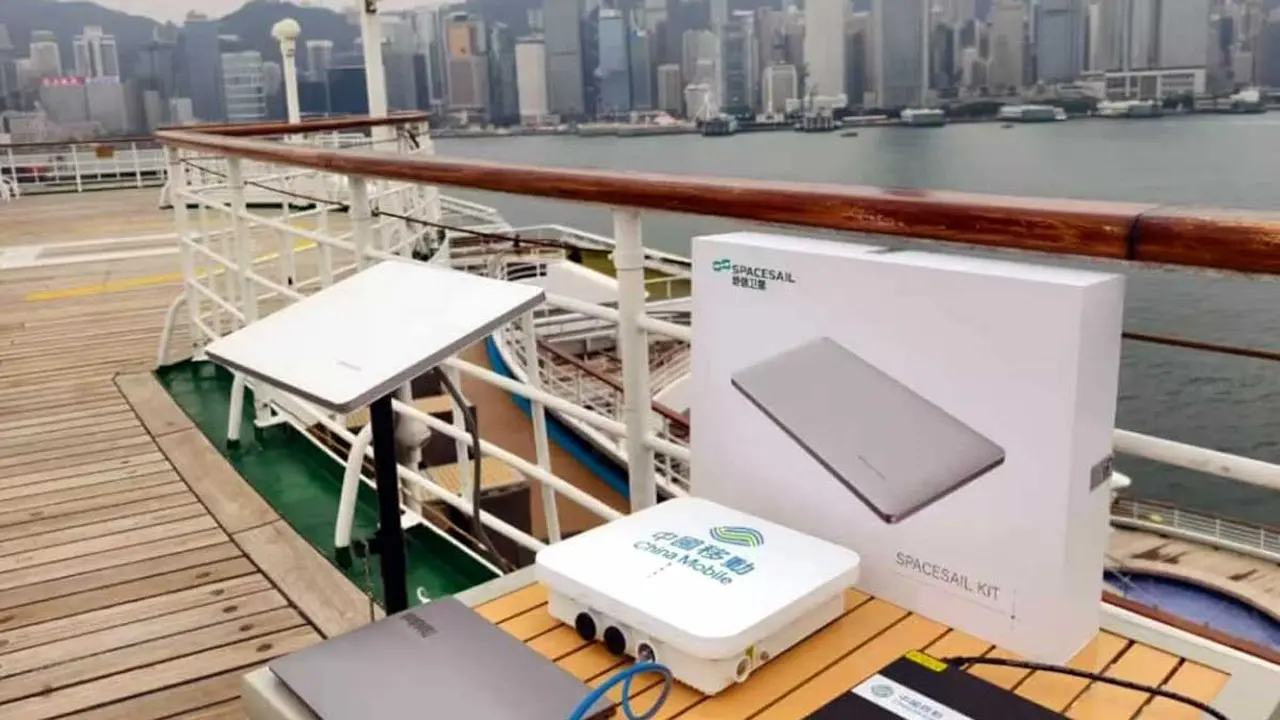 Equipos de Qianfan en un buque en Hong Kong.