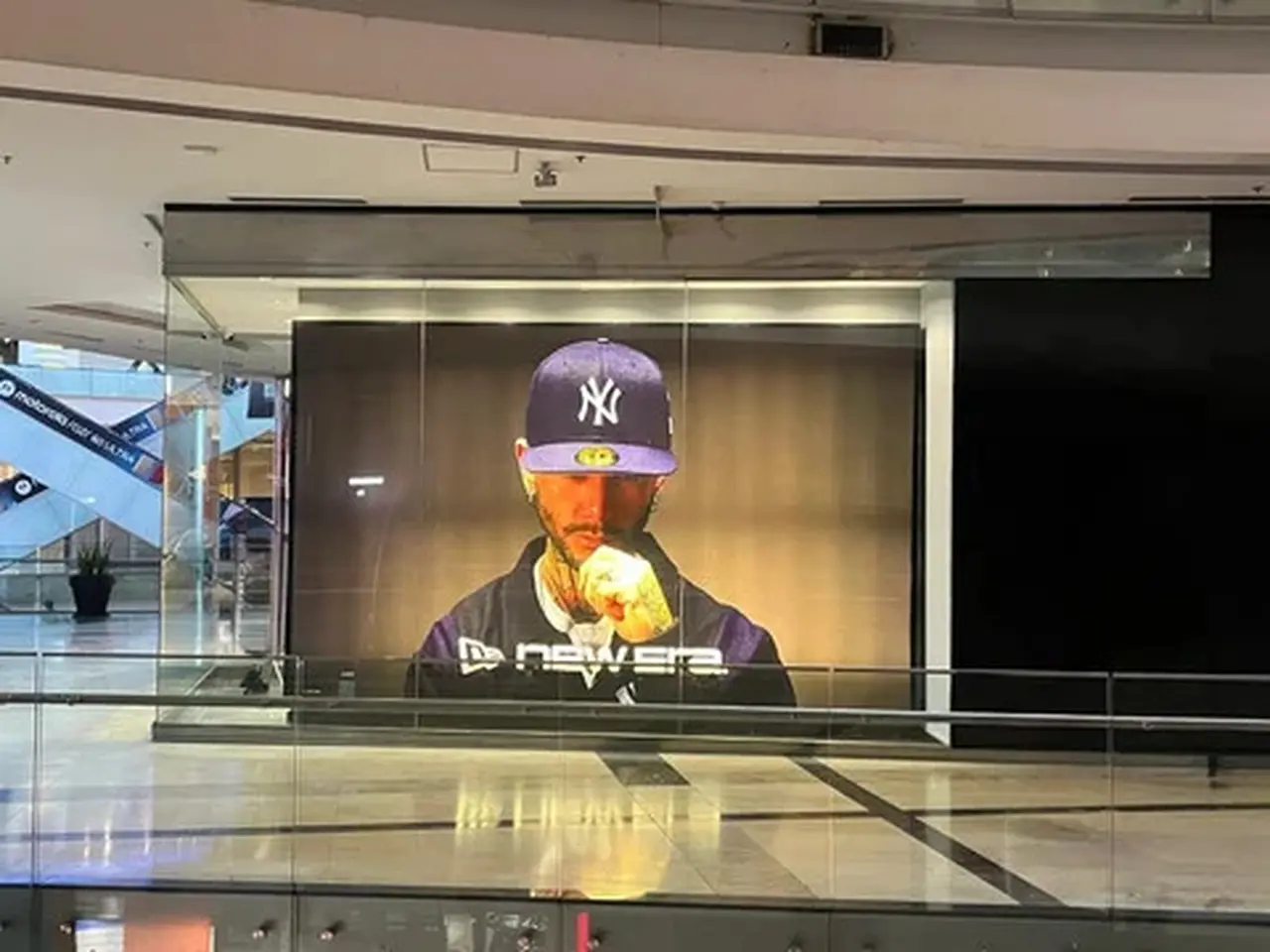 Diseño urbano y ADN deportivo: la marca global que crece en Argentina, pese a la crisis del consumo