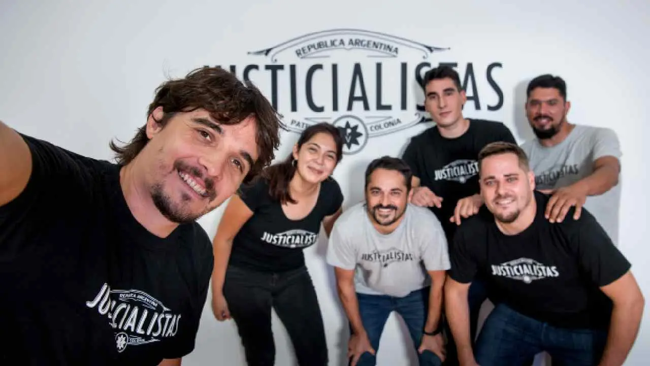 Dos emprendedores fabrican calzado con marca peronista: así trabajan en épocas libertarias