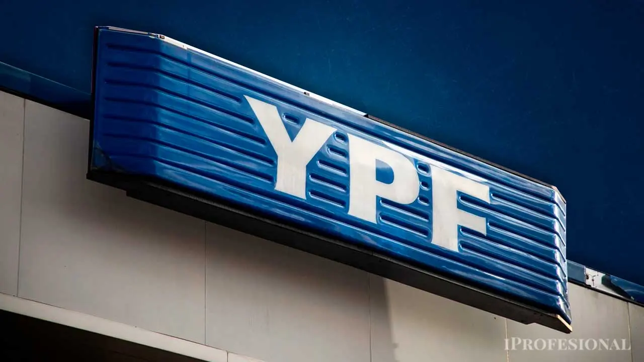 Decisión clave de YPF: frenará por 45 días las subas en las naftas ante crisis del petróleo