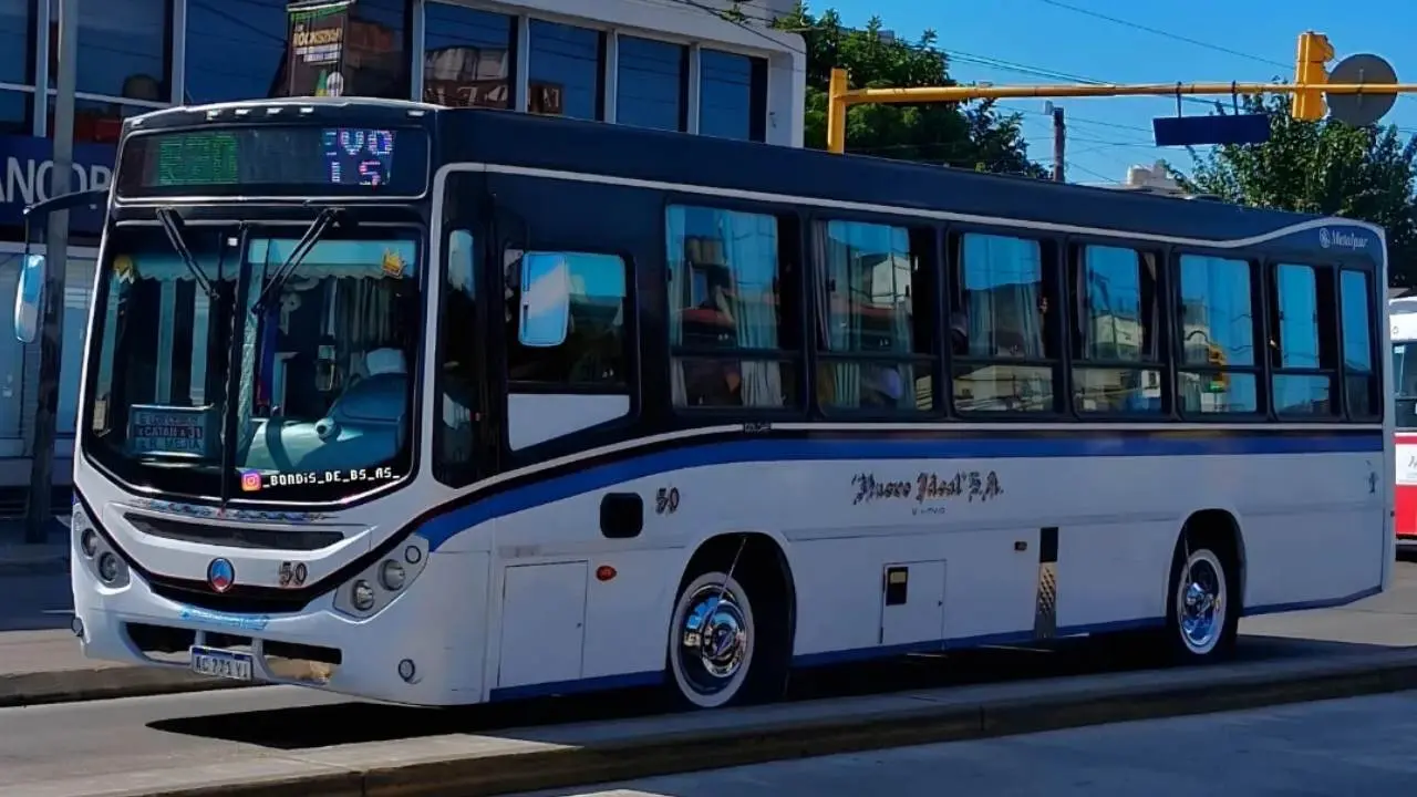 Una histórica línea de colectivos cambió su recorrido para llegar a Aeroparque