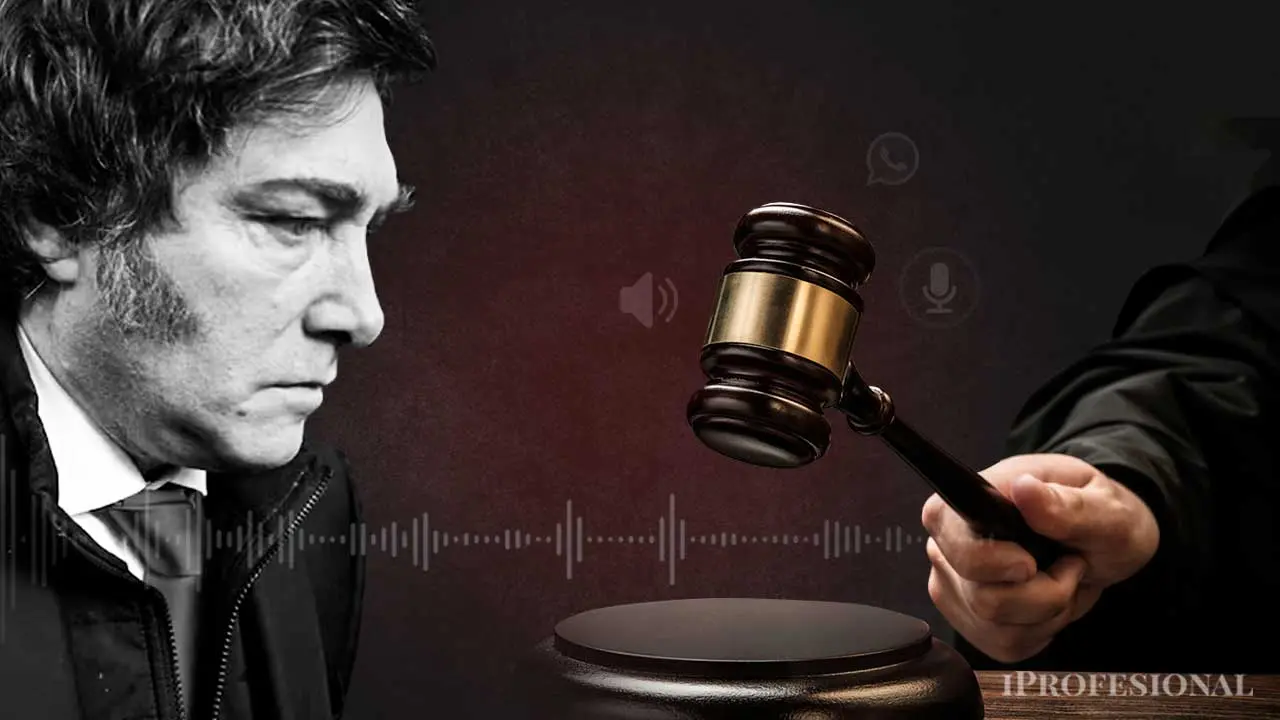 Javier Milei a la izquierda y una mano con un martillo de la justicia a la derecha