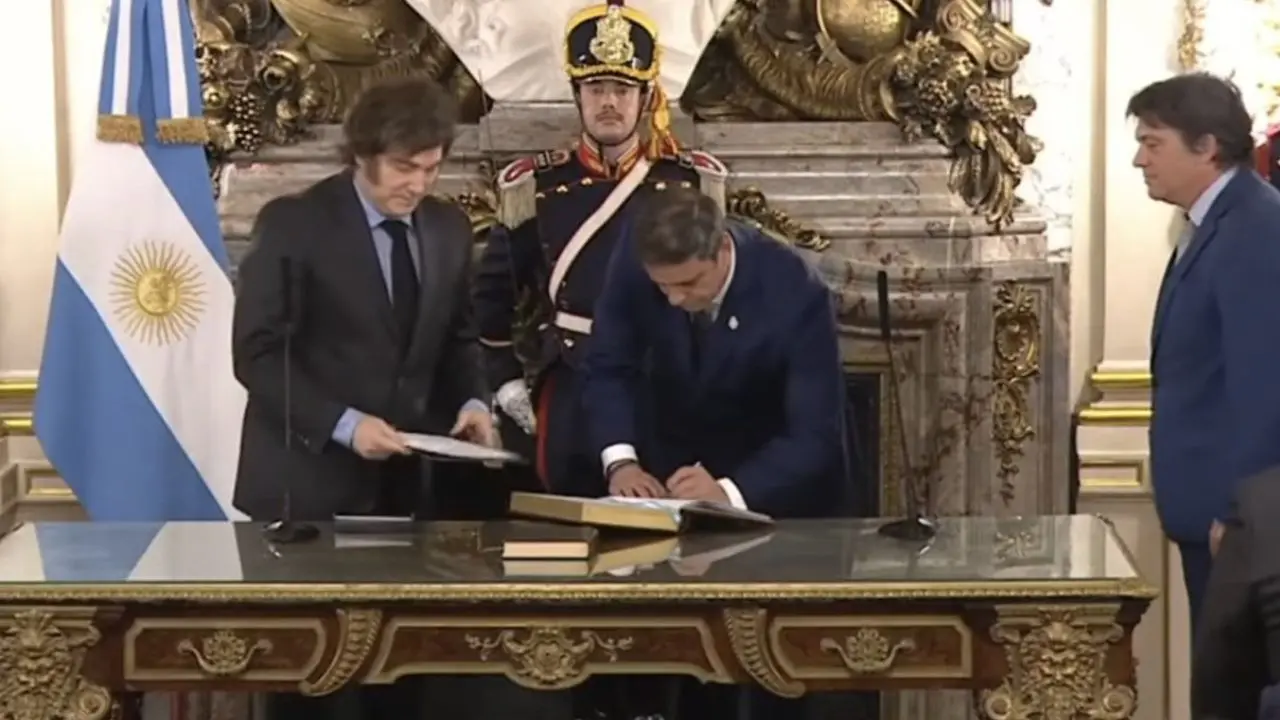Javier Milei tomó juramento a Lisandro Catalán como nuevo ministro del Interior