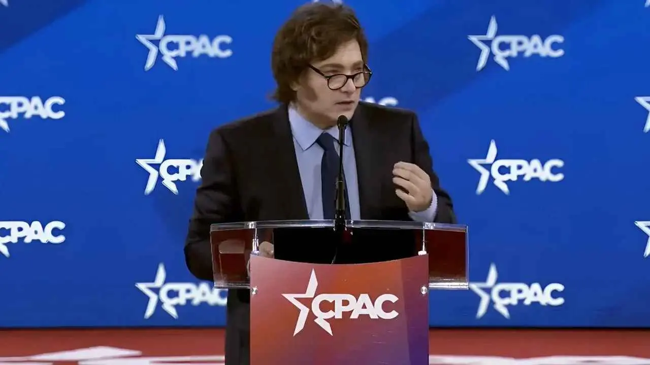 Milei recordó a Charlie Kirk en la CPAC y descartó opciones intermedias rumbo a las elecciones de octubre
