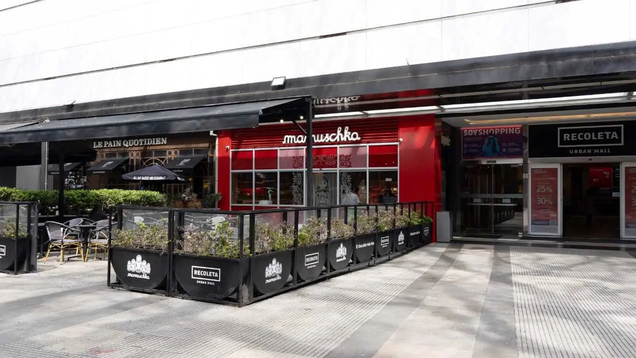 Bowling, bar deportivo y cines: el plan para cambiarle la cara a un reconocido shopping de CABA