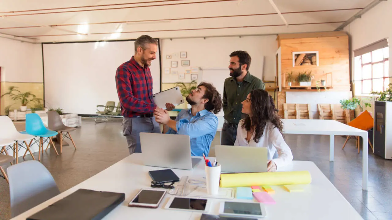 Stange advierte que copiar modas de Silicon Valley no garantiza productividad ni bienestar laboral