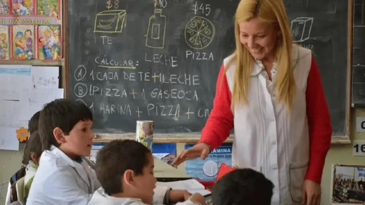 Lo que cobra cada docente en octubre de 2025 y quiénes ganan más  
