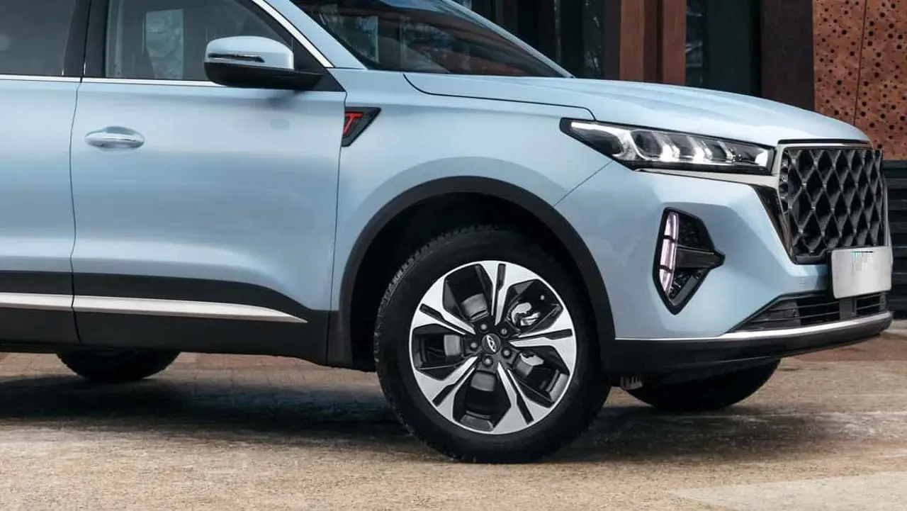 Cómo es y cuánto sale el nuevo auto SUV chino que compite con el Toyota Corolla Cross