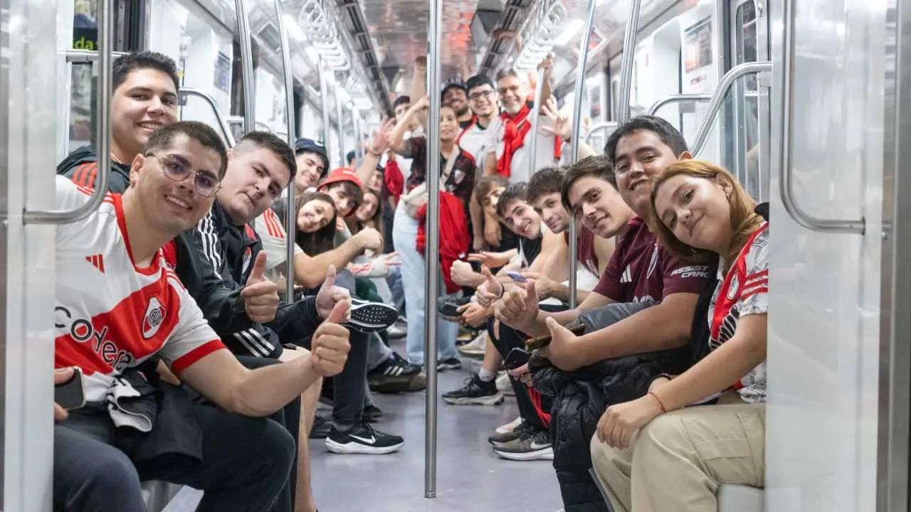 Hinchas de River contarán con el Subte en horario nocturno después de los partidos en el Monumental