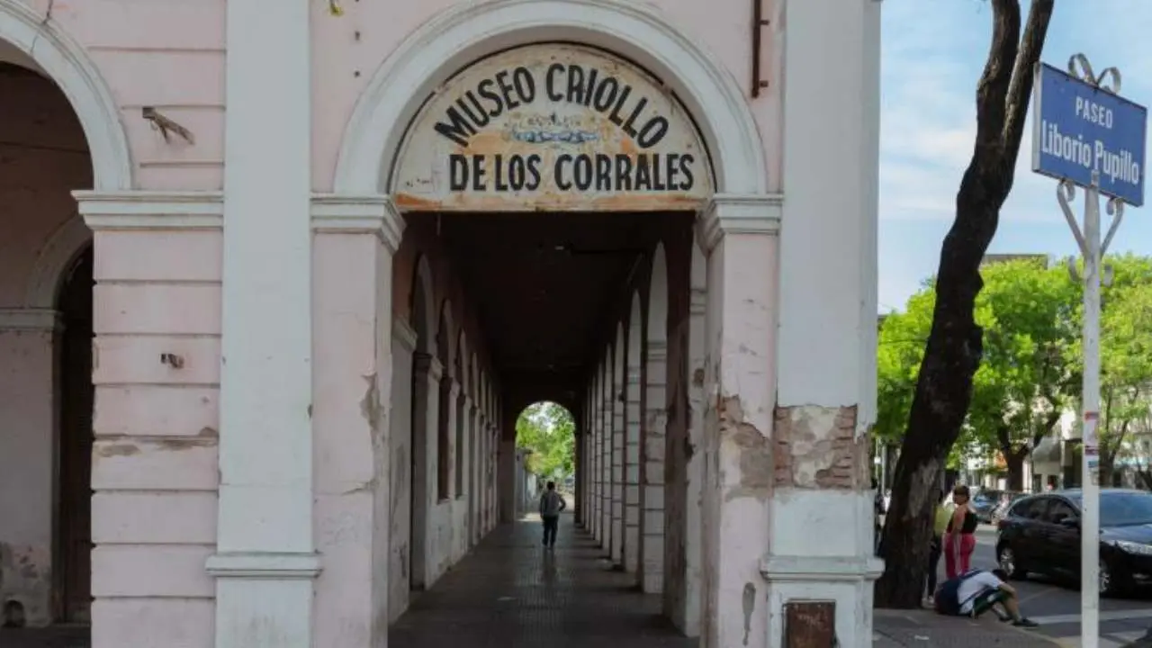 Inició la restauración de las fachadas de la Antigua Administración de los Mataderos y 