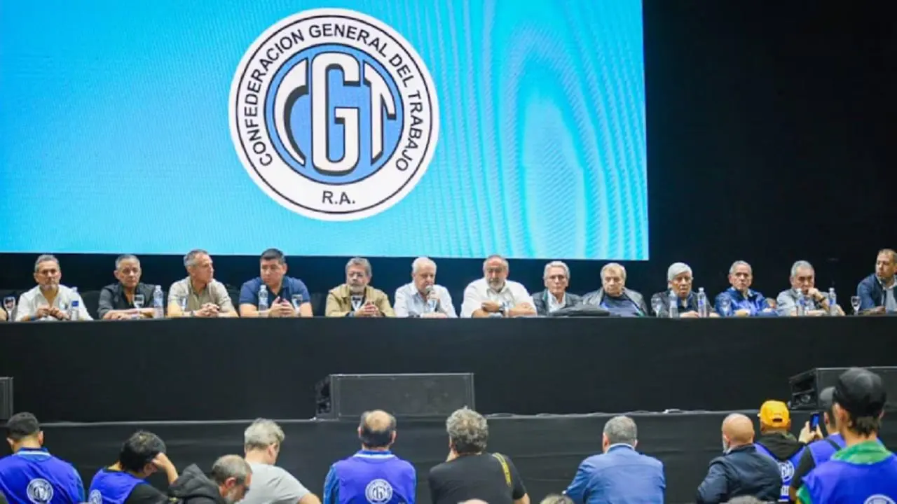 Elección caliente en la CGT, con portazo de la UTA incluído: asume nuevo triunvirato que tendrá a un moyanista