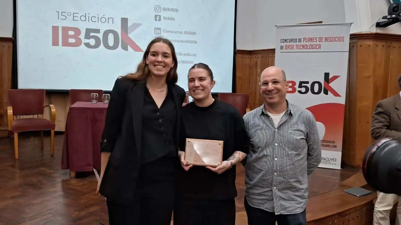 Florencia Cavalieri Pilar Mendiburu y Flavio Colavecchi, integrantes del proyecto Calíape.