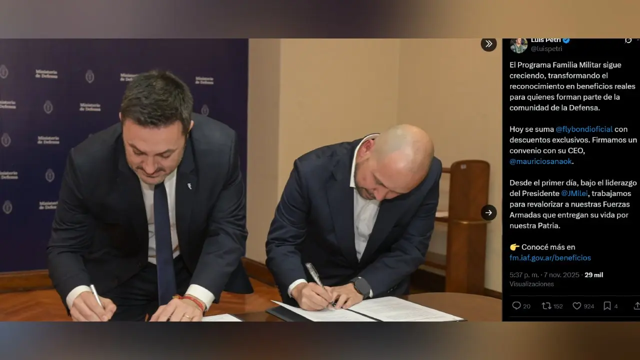 El posteo de Petri y el momento de la firma del convenio del Ministerio de Defensa con Flybondi