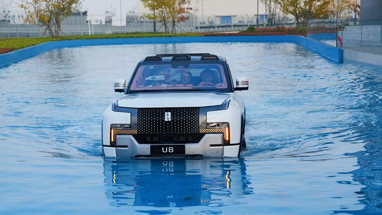 Con autos que flotan y saltan baches, la industria china desafía al resto del mundo