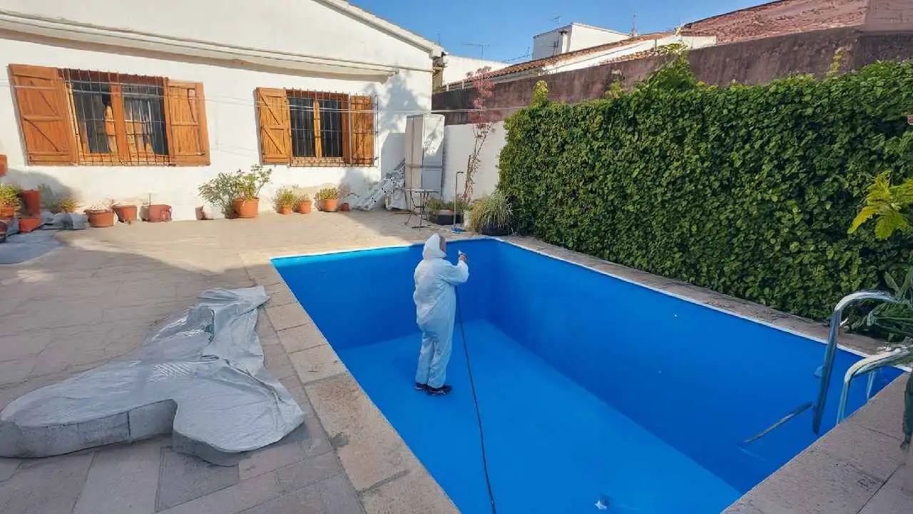 Cuánto hay que gastar para poner a punto la pileta para el verano, incluyendo limpieza, reparación y pintura