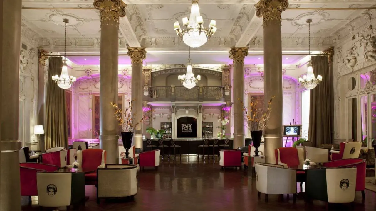 Elegancia, historia y buena cocina: así será la cena de fin de año en el Bar Imperio del Savoy Hotel
