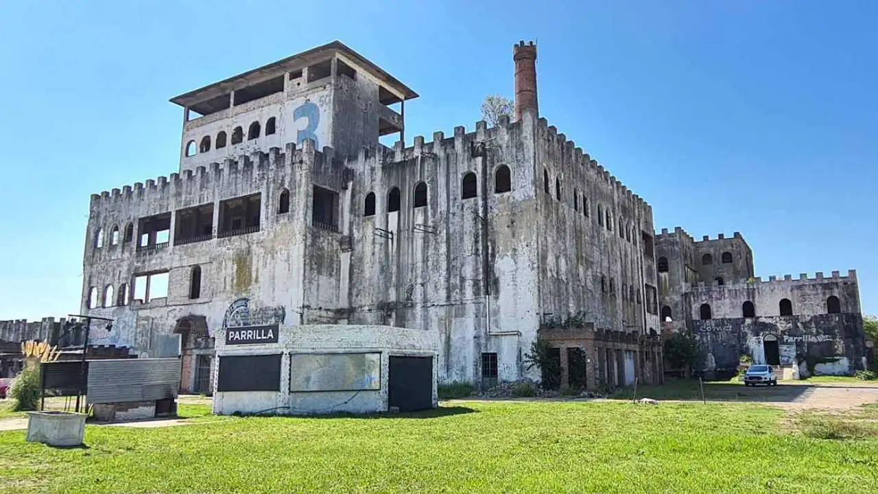 El Castillo de Cañuelas: un gigante que pasó por todas en casi 100 años y será expropiado