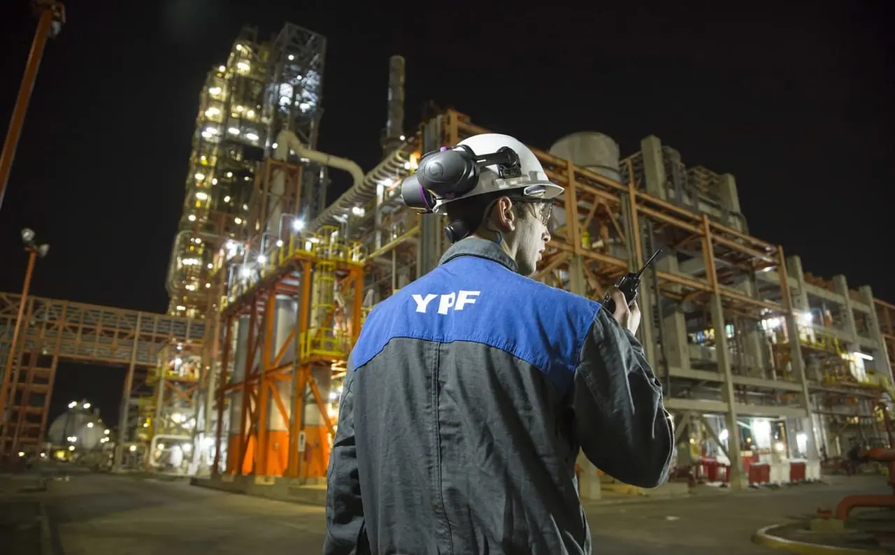 El plan de YPF para duplicar el empleo y llegar a 90.000 nuevos puestos en 2029