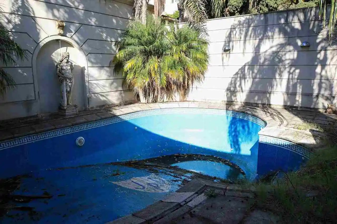 El inmueble de cuatro plantas quedó bajo la órbita de la causa Cuadernos por haber sido adquirido co