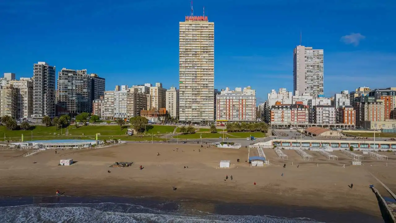 Los secretos del edificio más emblemático de Mar del Plata: cuánto cuesta un departamento en "el Havanna"