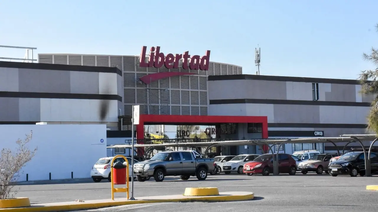 El Hipermercado Libertad de Posadas, Misiones, se prepara para pasar a ser uno más de La Anónima